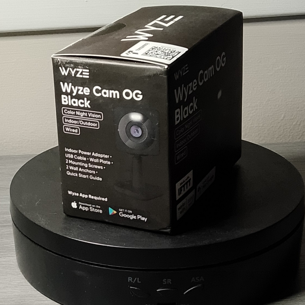 Wyze Cam OG Black with Window Mount Kit - Picture 2 of 6